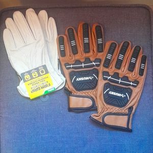 Husky size L. Brown leather gloves. Firm Grip size S. White full pigskin gloves